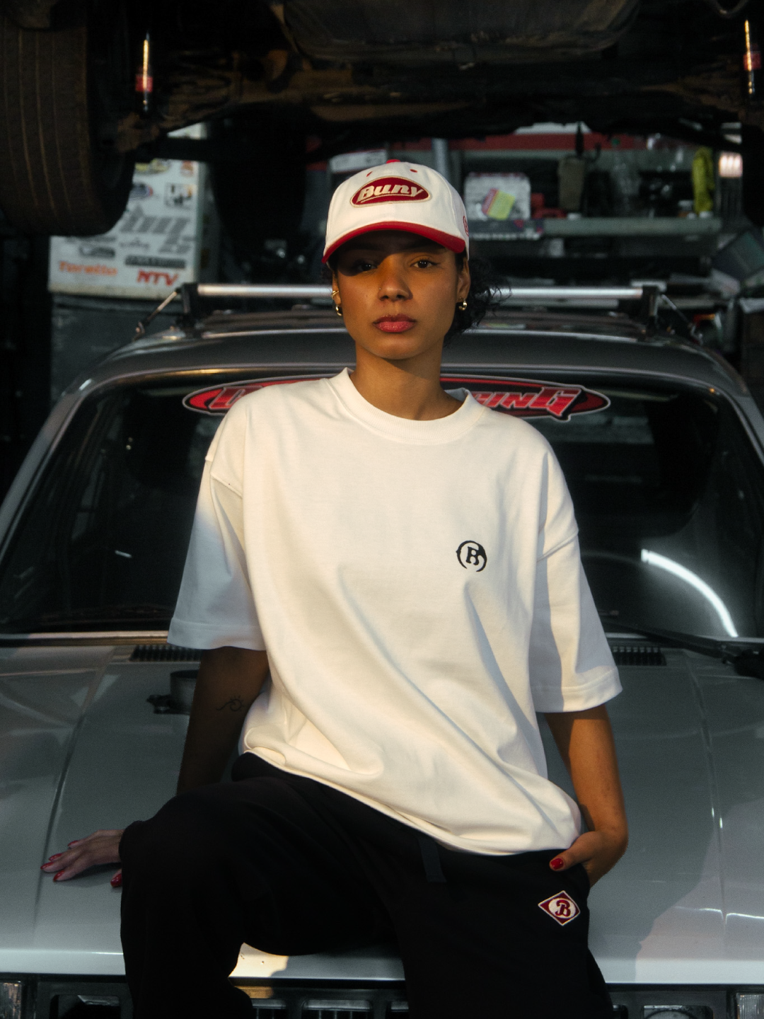 CAMISETA PERFORMANCE WIDE - OFF WHITE