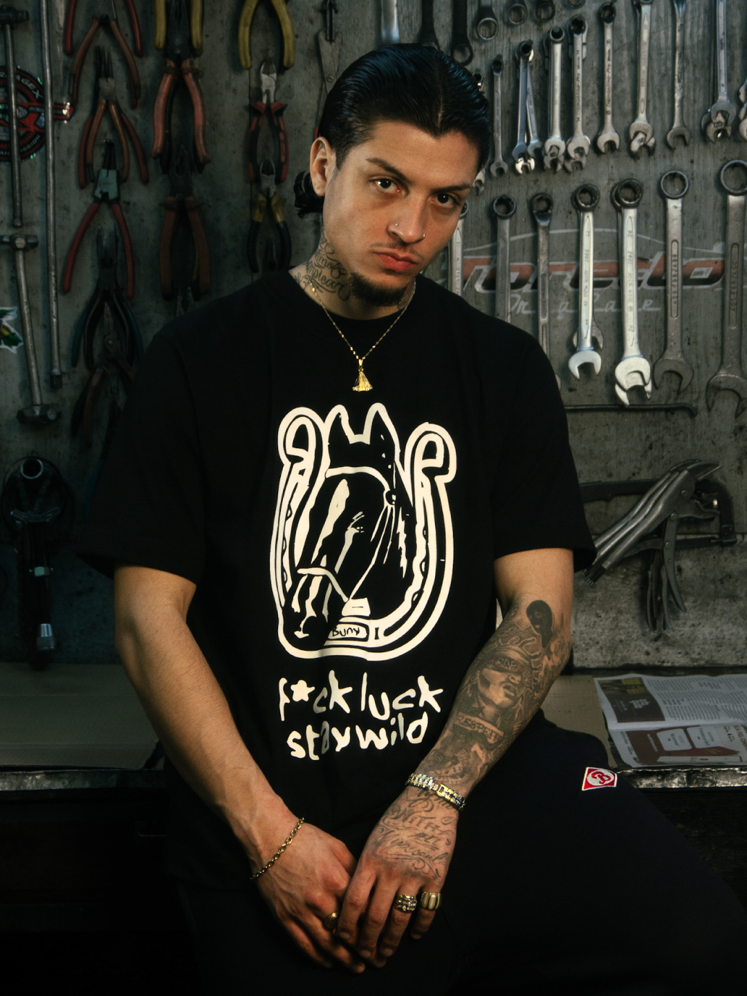 CAMISETA STAY WILD BLACK