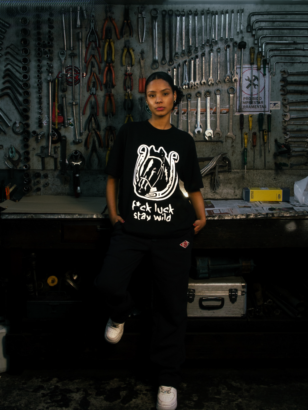 CAMISETA STAY WILD REGULAR - PRETO